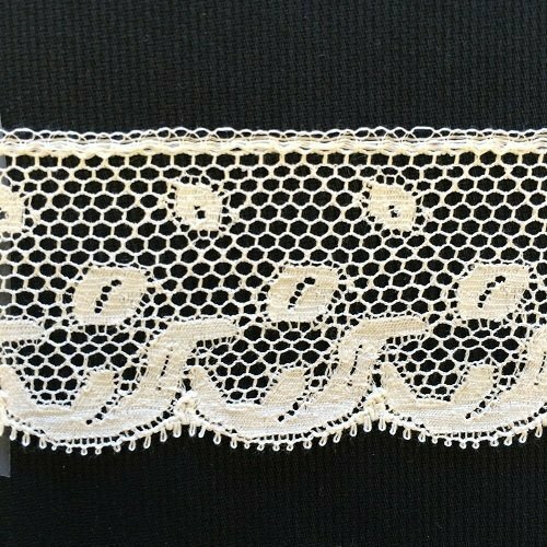 226D Ecru Lace Edging (Priced Per Yard)