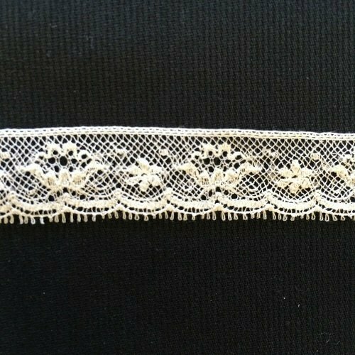 227B Ecru Lace Edging (Priced Per Yard)