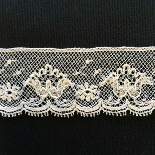 227C Ecru Lace Edging (Priced Per Yard)