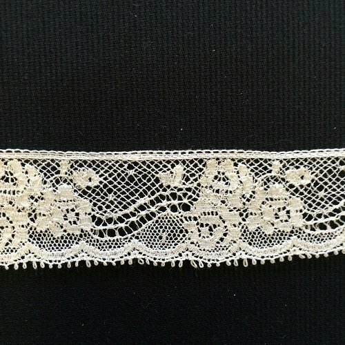231D Ecru Lace Edging (Priced Per Yard)