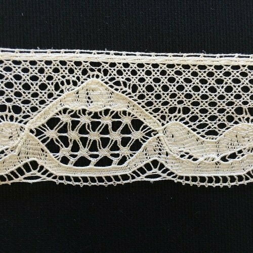 236 Ecru Lace Edging (Priced Per Yard)
