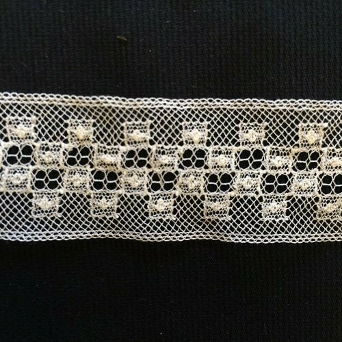218E Ecru Lace Insertion (Priced Per Yard)