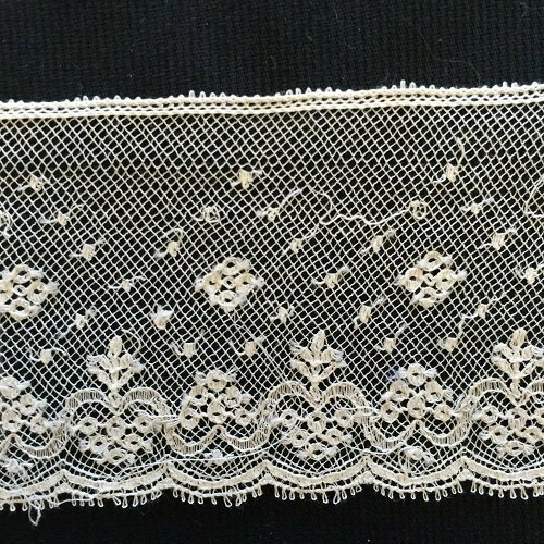 221F Ecru Lace Edging (Priced Per Yard)