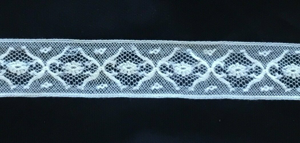 223A Ecru Lace Insertion