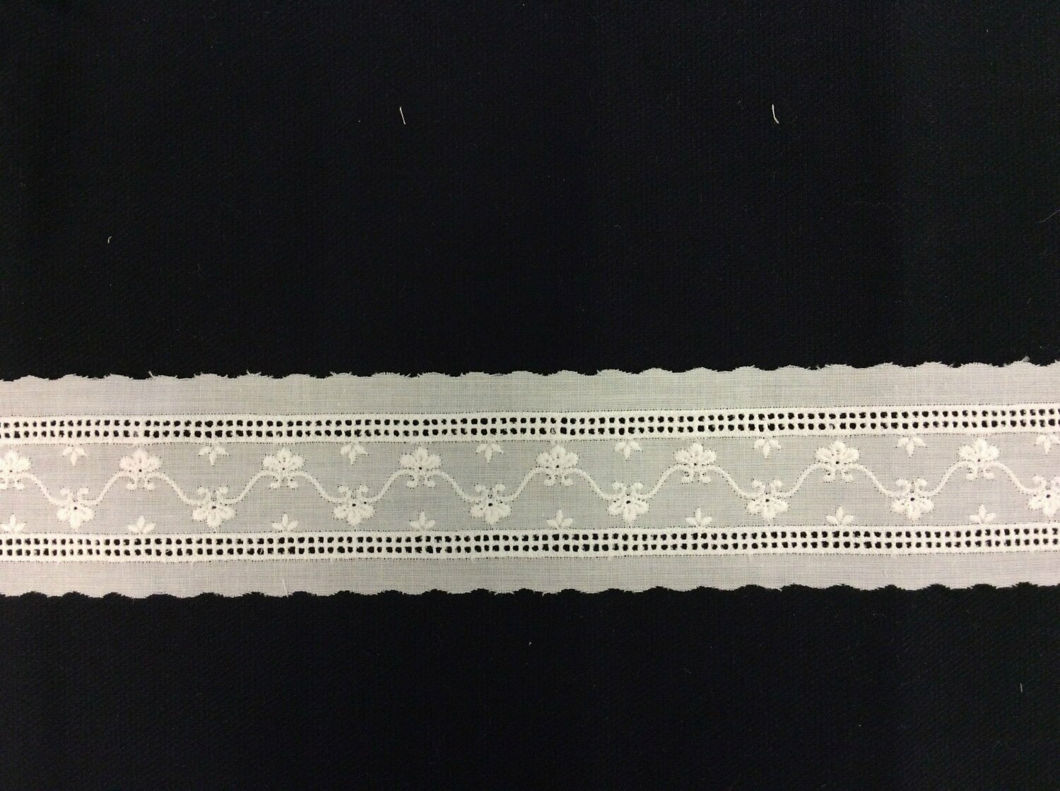 276 Ecru Swiss insertion