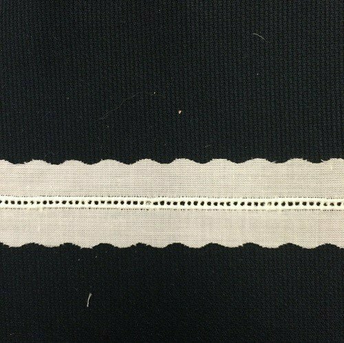 189A BABY entredeux ivory (Priced Per Yard)