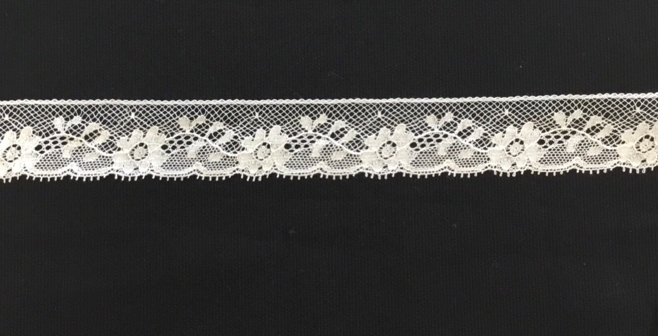 146H White lace edging