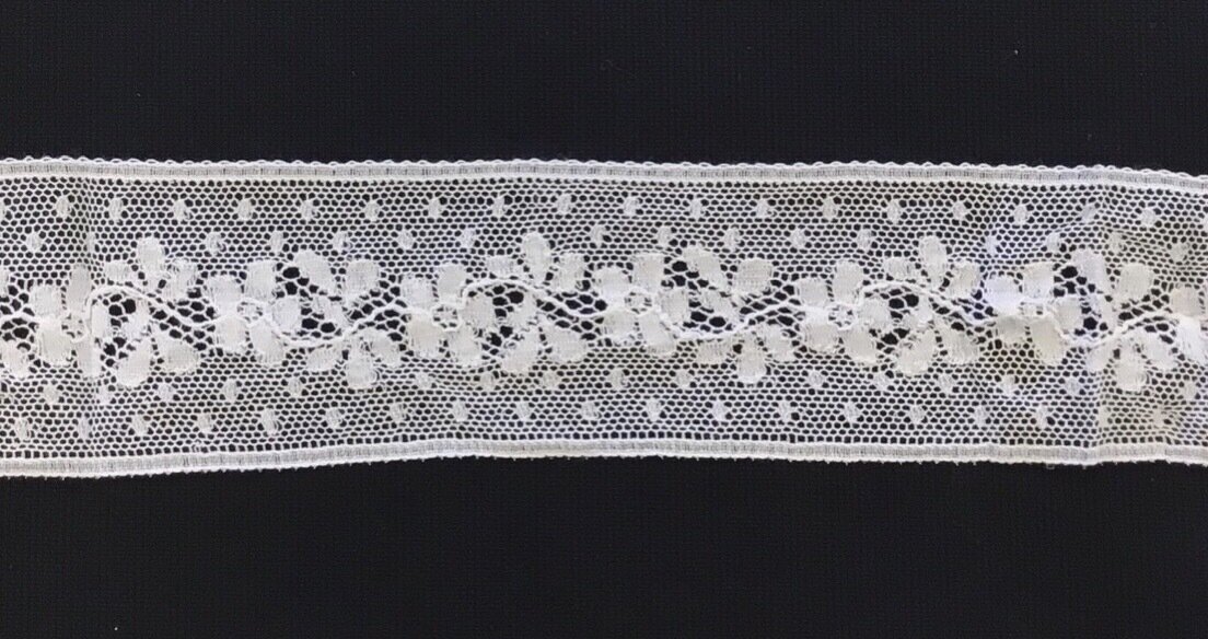 146I White lace insertion Priced Per Yard)