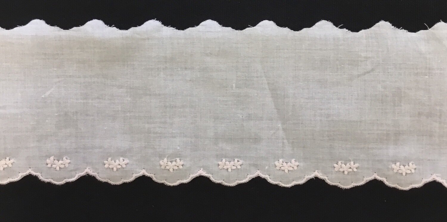 218C White swiss edging pink flowers   ( Priced Per Yard)