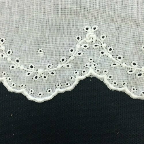 262 White Swiss Edging Trim  (Priced Per Yard)