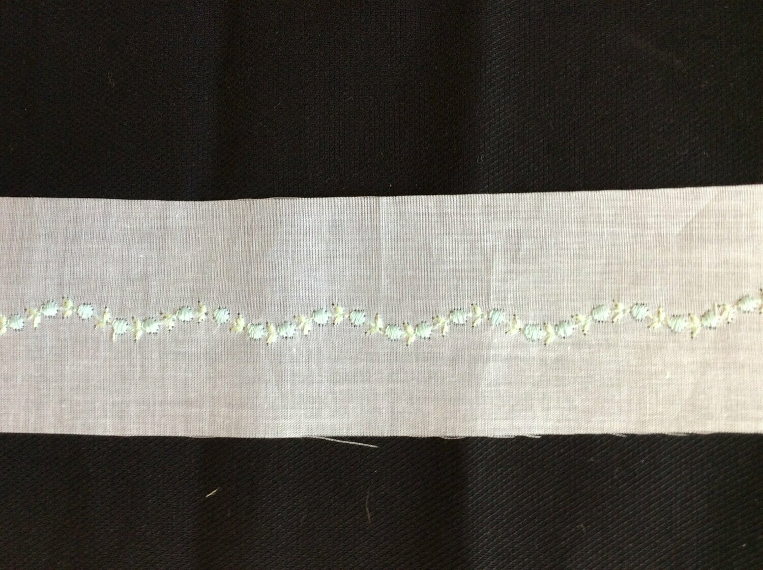 275 White Swiss insertion trim