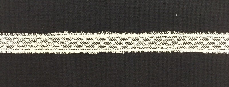 189 English Netting insertion ecru