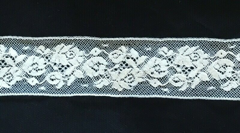 208E Ecru Lace Insertion