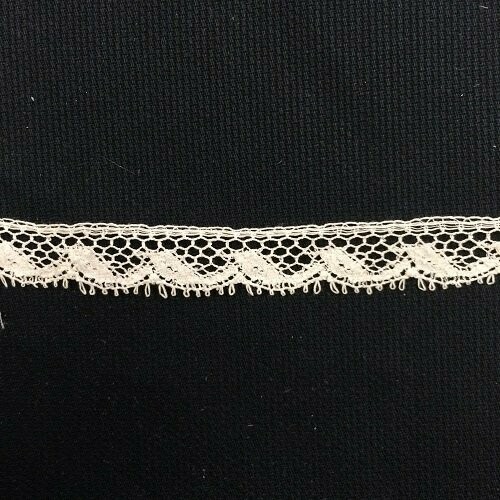 413 Ivory Gooseneck Lace Edging (Priced Per Yard)