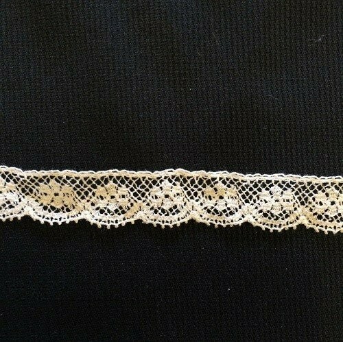 200F Ecru Lace Edging (Priced Per Yard)