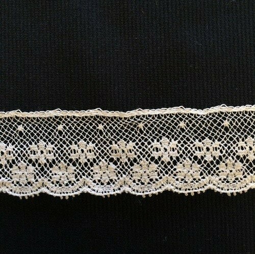 200C Ecru Lace Edging (Priced Per Yard)