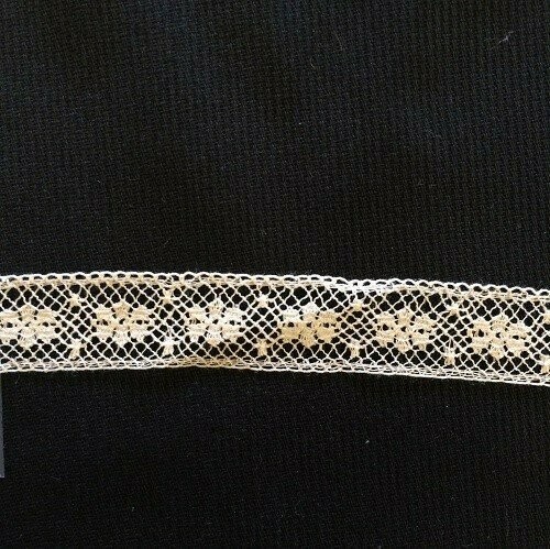200E Ecru Lace Insertion (Priced Per Yard)