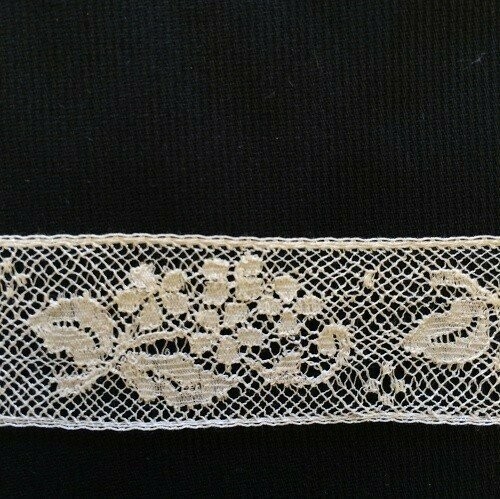 202D Ecru Lace Insertion (Priced Per Yard)