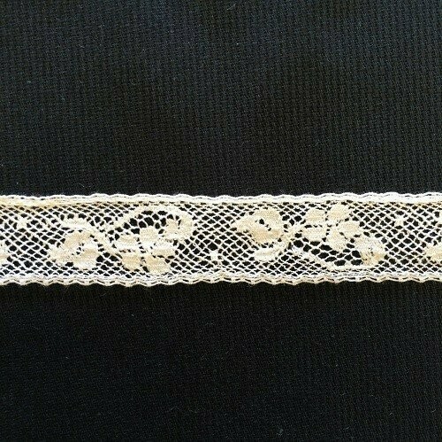 202F Ecru Lace Insertion (Priced Per Yard)