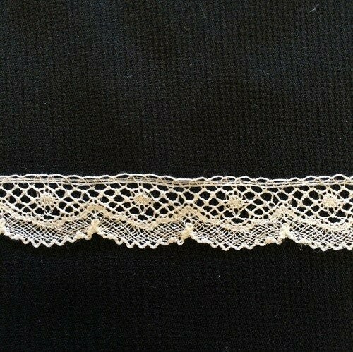 201C Ecru Lace Edging (Priced Per Yard)