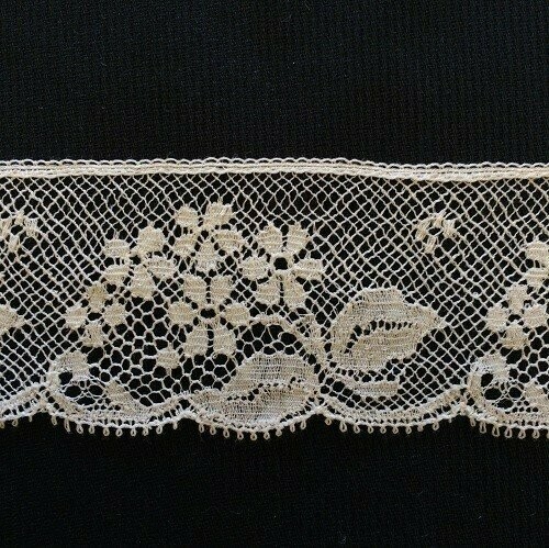 202C Ecru Lace Edging (Priced Per Yard)