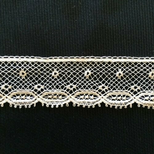 205B Ecru Lace Edging  (Priced Per Yard)