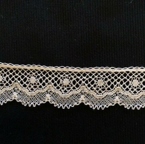 201E Ecru Lace Edging (Priced Per Yard)