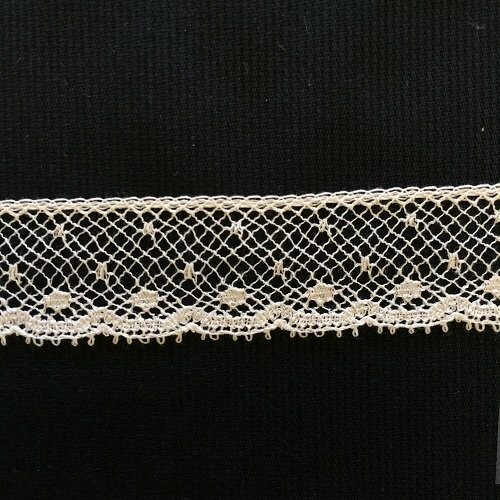 211D Ecru Lace Edging (Priced Per Yard)