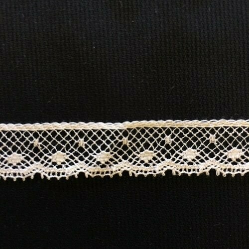 211C Ecru Lace Edging (Priced Per Yard)