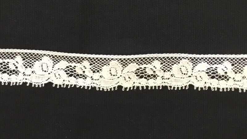 112E White Lace Edging (Priced Per Yard)