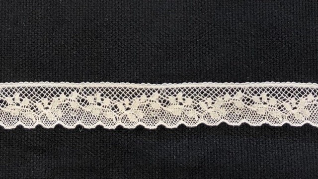 254A Ecru Lace Edging (Priced Per Yard)