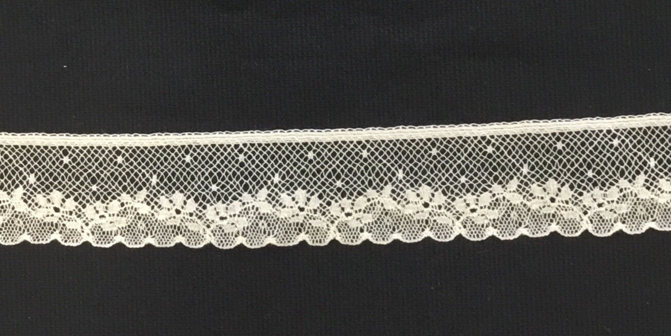 254D Ecru Lace Edging (Priced Per Yard)