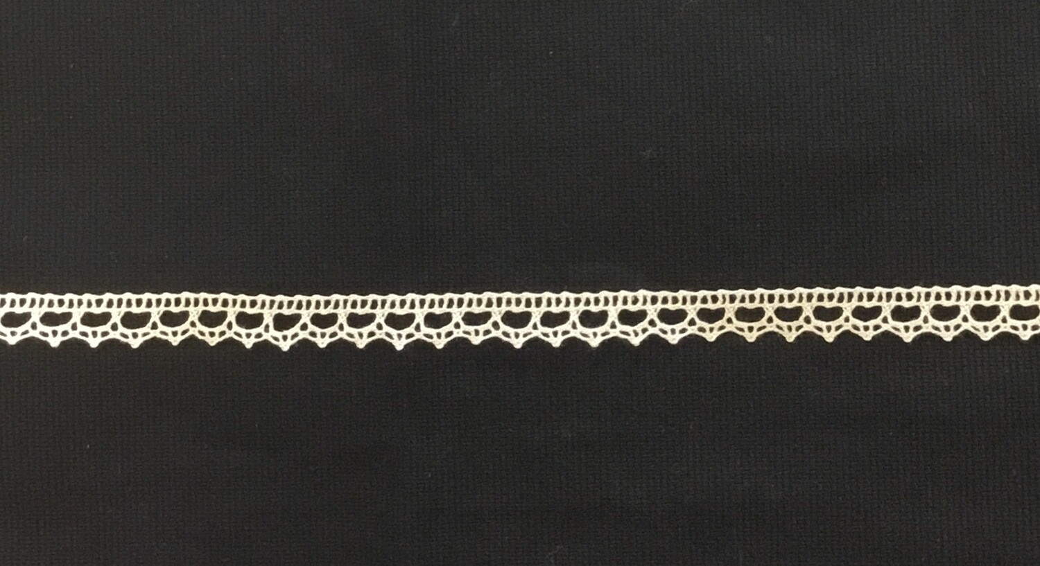 319B Ecru cotton lace edge