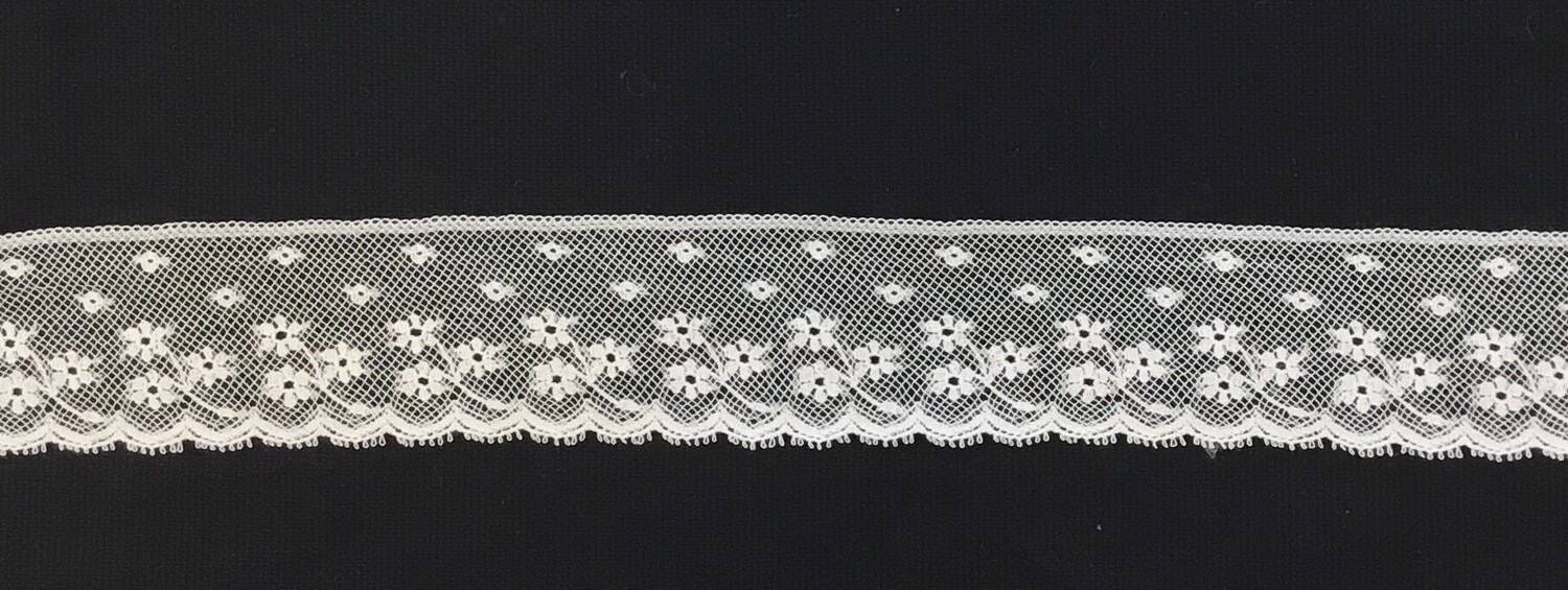 156E White Lace Priced Per Yard)