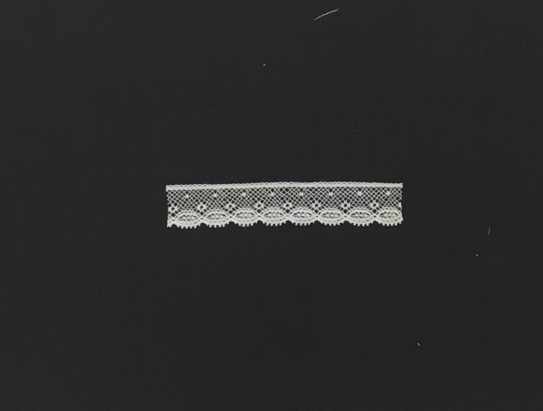251A Ecru lace edging Priced Per Yard)