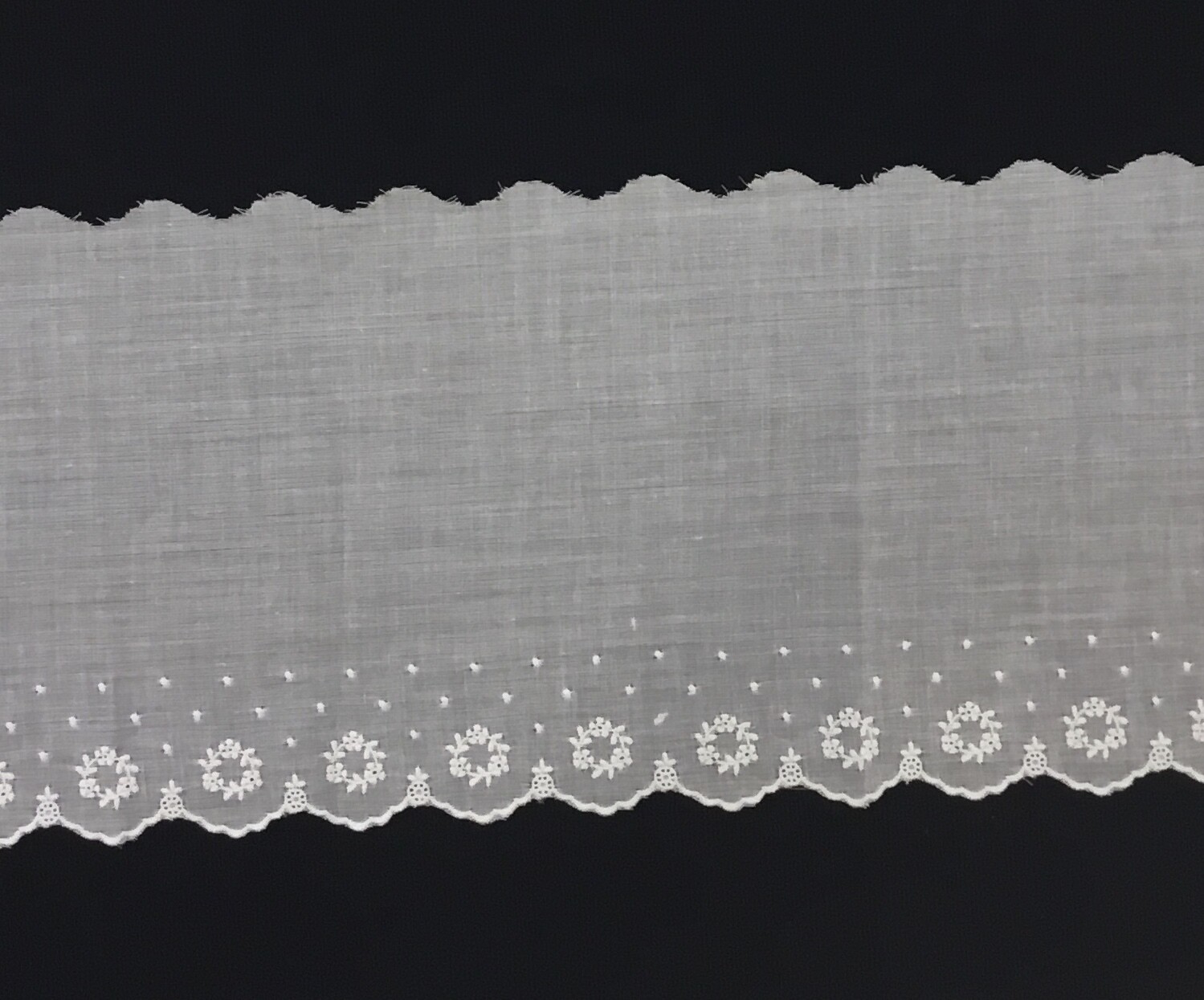 195 white Swiss edging