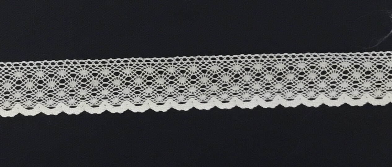 229F Ecru lace edgingPriced per yard)