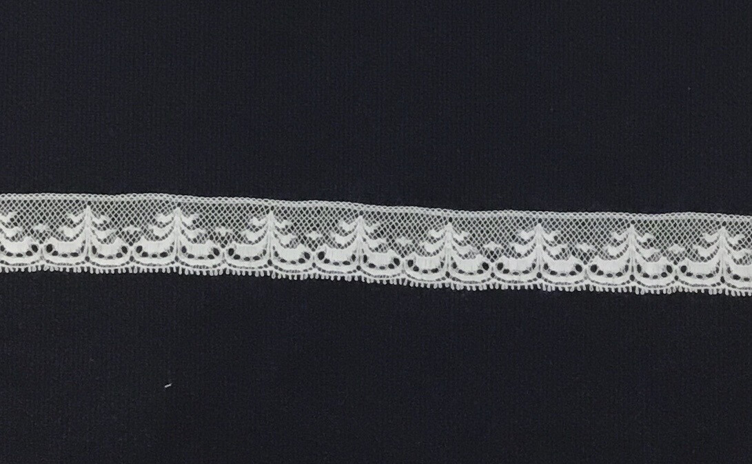 161 White Lace Edging Priced Per Yard)