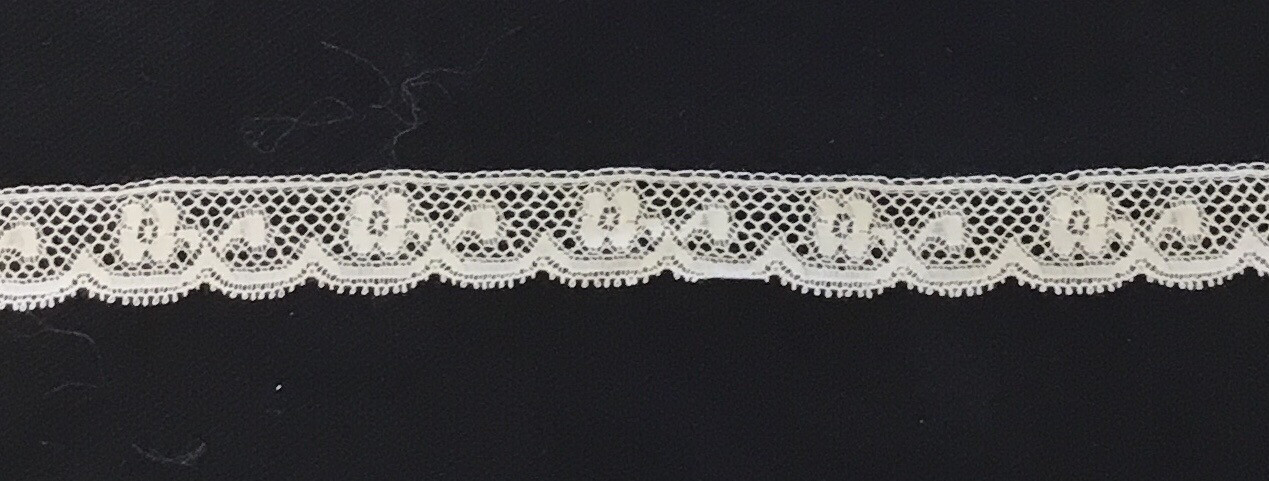 233A Ecru Lace Edging