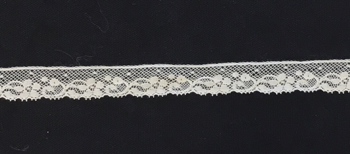 233C Ecru Lace Edging