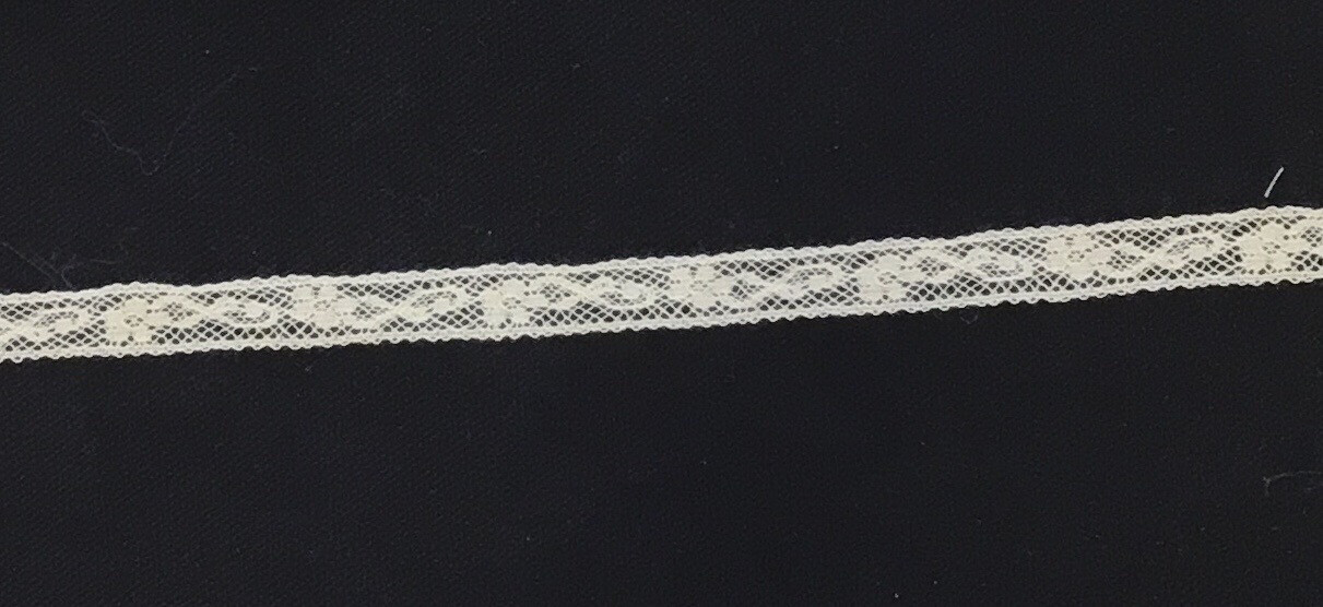 233F Ecru Lace Insertion
