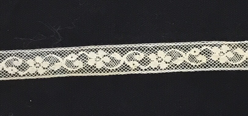 233G Ecru Lace Insertion