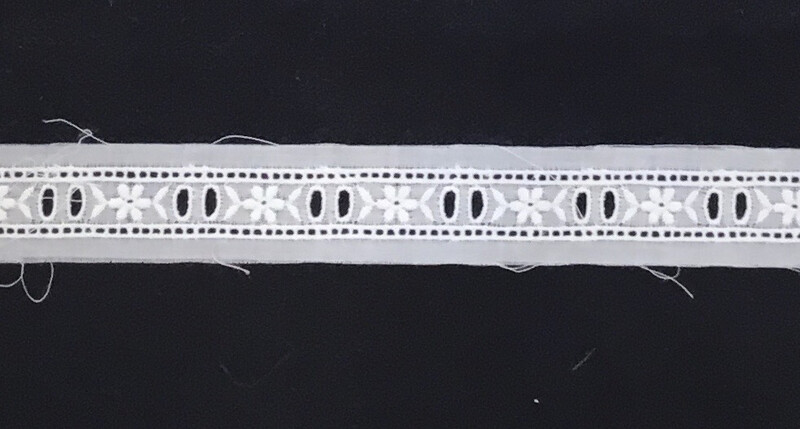 118 Swiss Trim Beading White