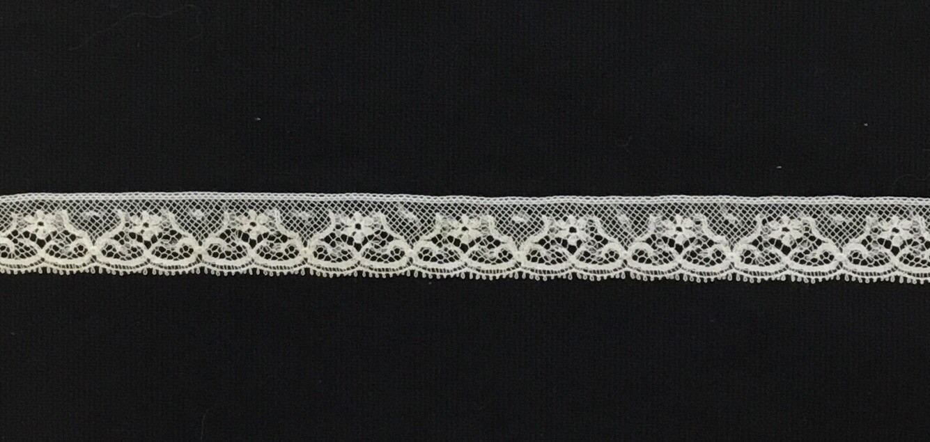 142C White Lace Edging