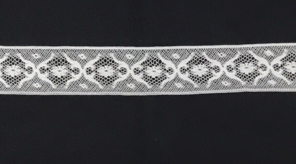 142A White Lace Insertion