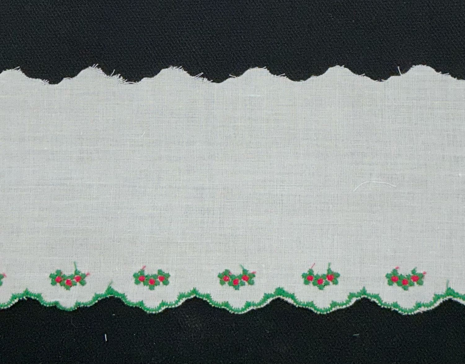 117 Red And Green Swiss Edging (Priced Per Yard)