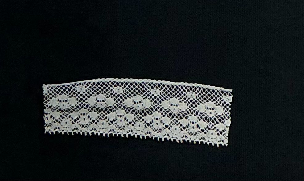 233H Ecru Lace Edging (Priced Per Yard)