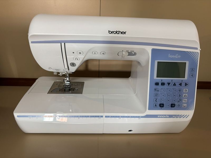 MACCHINA DA CUCIRE BROTHER NV1350 Esposta