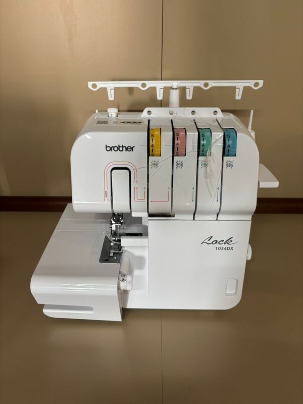TAGLIACUCI BROTHER 1034DX Esposta