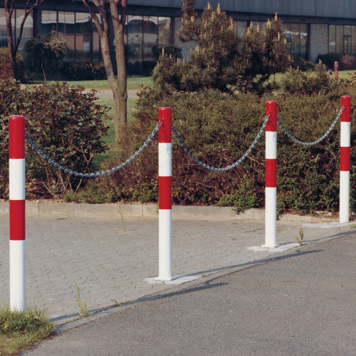 PARAT B-afzetpaal 70x70mm, 1000mm, pluggen, zwart/geel, 1 oog